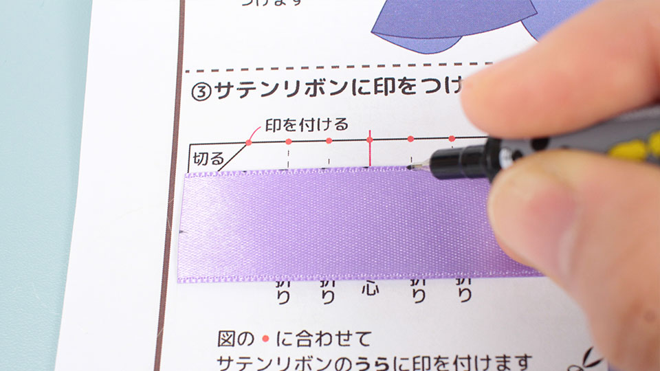 トーカイ シルバニアファミリーワークショップ「宝石プリンセスコスチューム」制作の様子