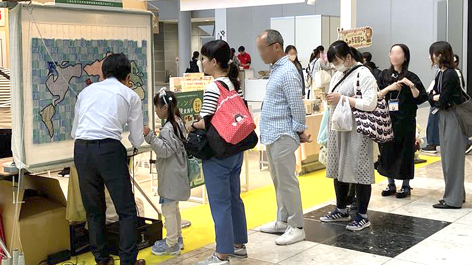 大盛況！試し打ち体験コーナーに長蛇の列